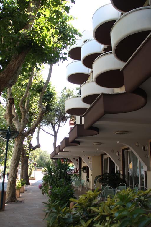 בלריה-איגאה מרינה Hotel Flora מראה חיצוני תמונה