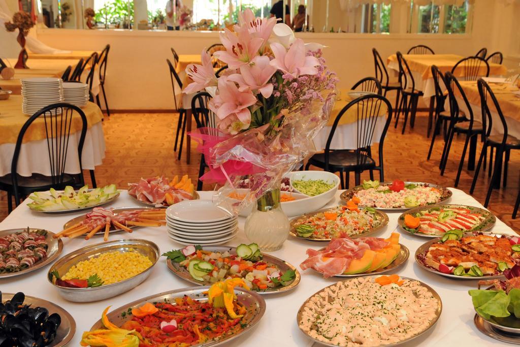 בלריה-איגאה מרינה Hotel Flora מראה חיצוני תמונה