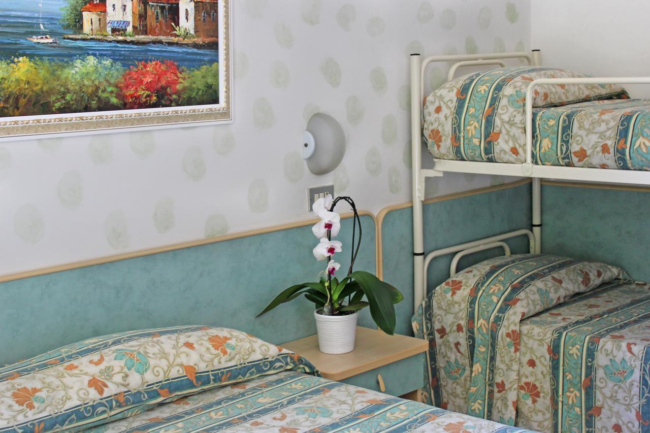 בלריה-איגאה מרינה Hotel Flora מראה חיצוני תמונה