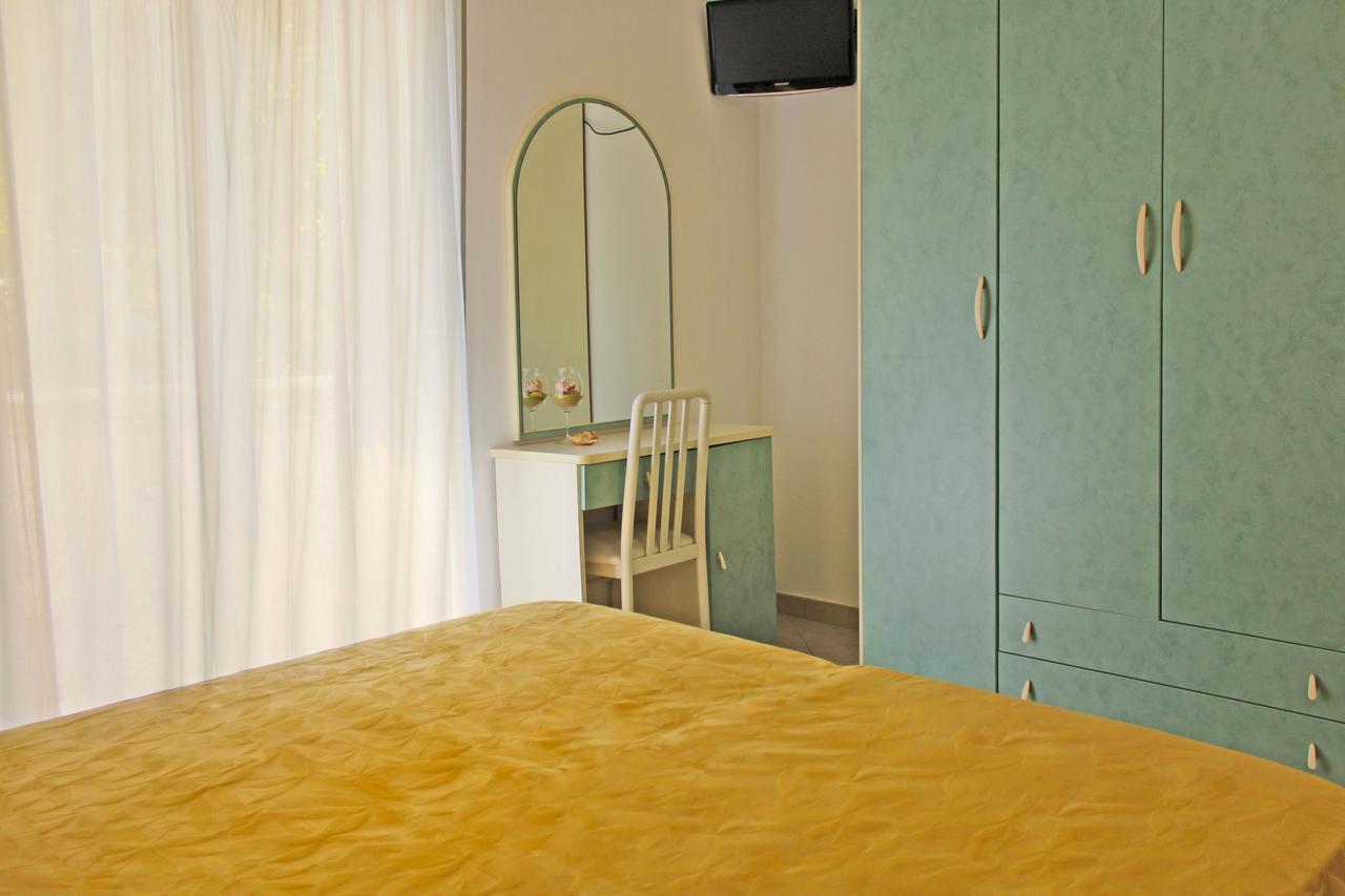 בלריה-איגאה מרינה Hotel Flora מראה חיצוני תמונה
