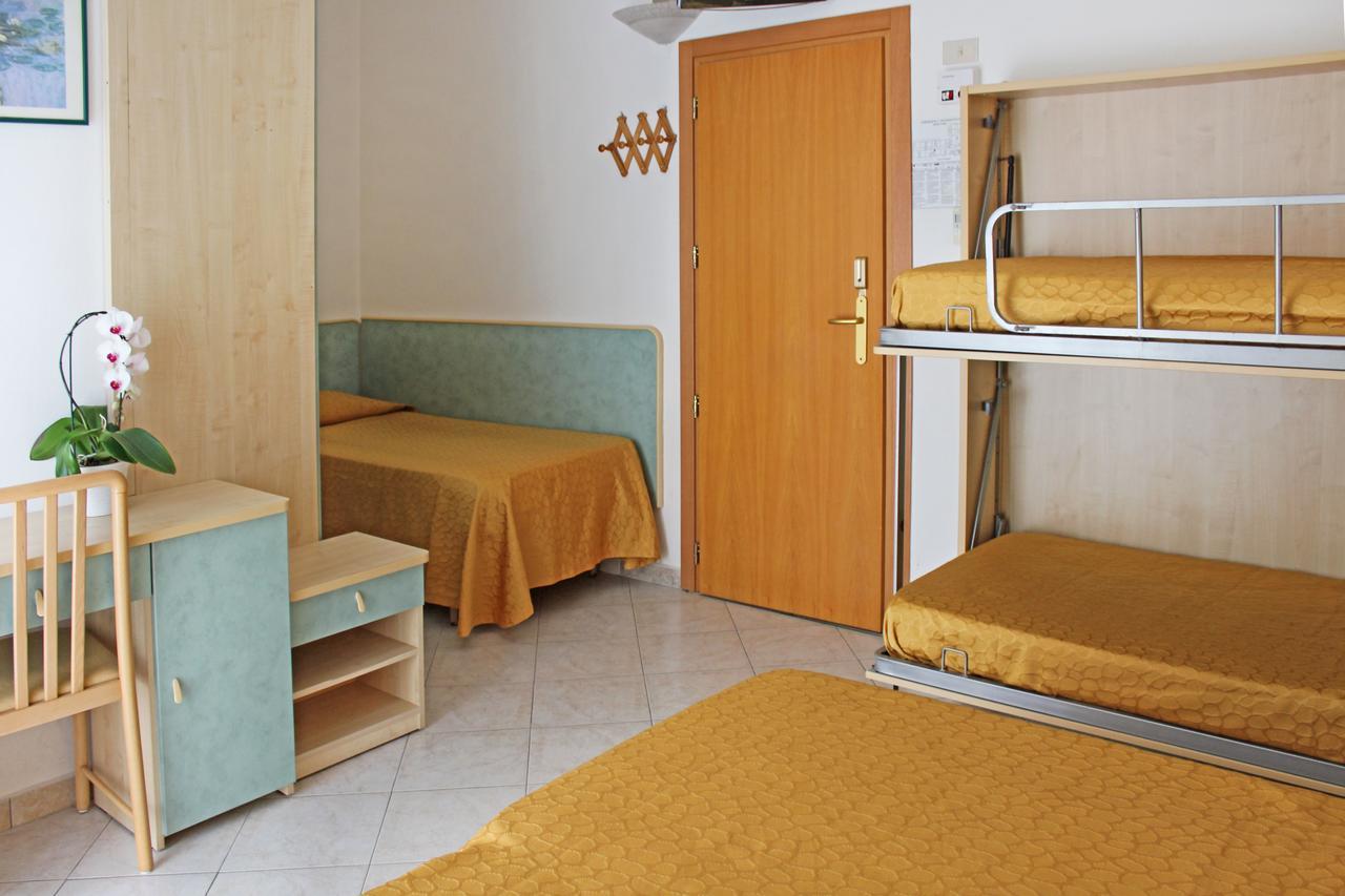 בלריה-איגאה מרינה Hotel Flora מראה חיצוני תמונה